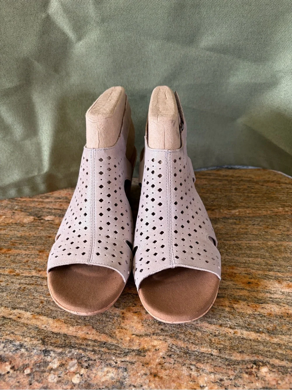 Rockport Women's Beige Suede Perforated Wedge Sandals Size 9.5